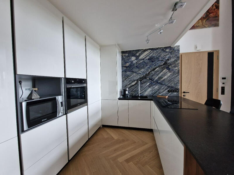 Appartement - 82 m² - 4 pièces