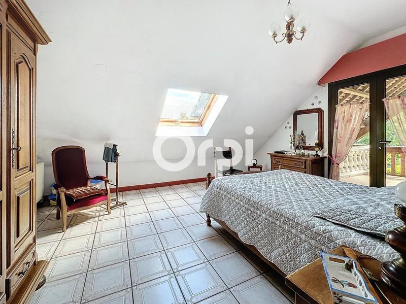 Maison - 220 m² - 6 pièces