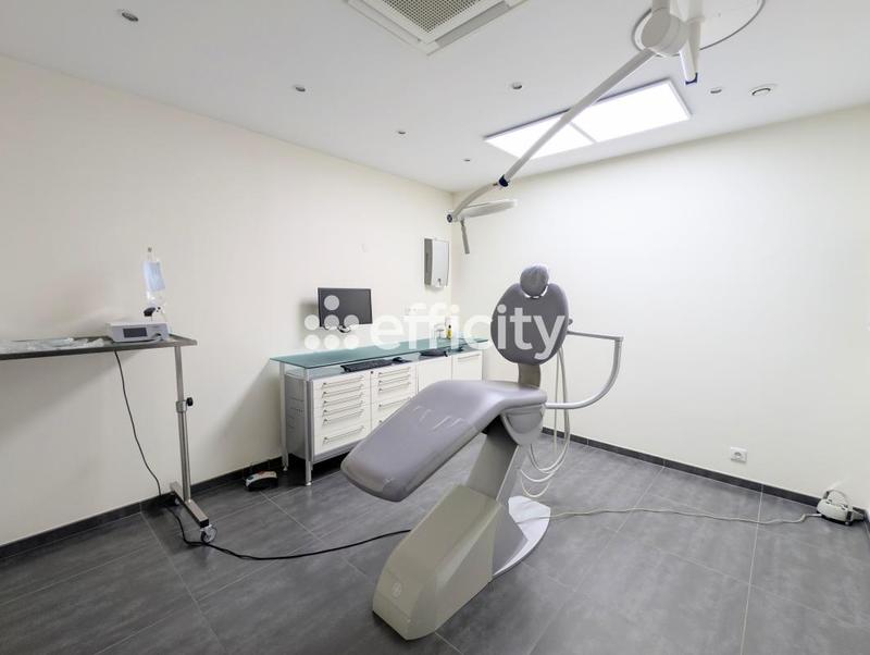 Bureau - 136 m² - 6 pièces