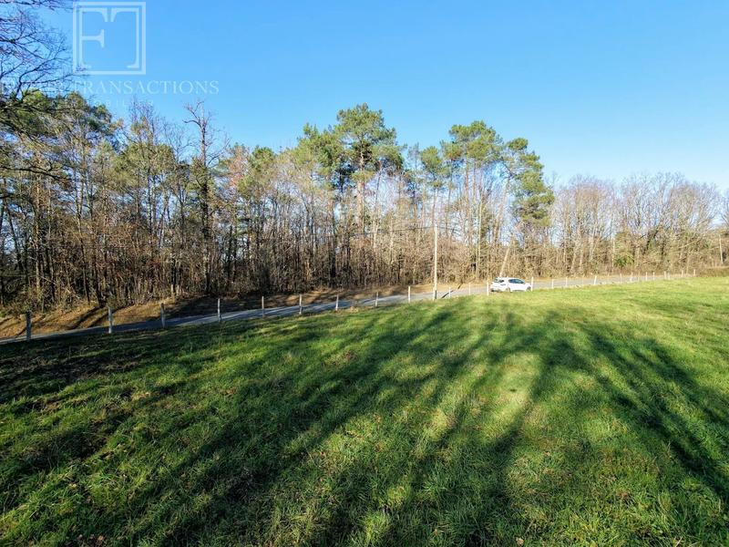 Terrain constructible - 1 600 m²