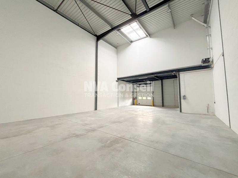 Entrepôt - 250 m²