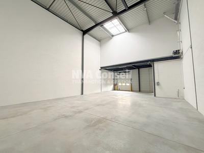 Entrepôt - 250 m²
