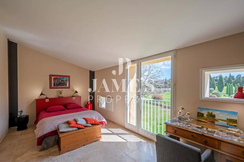 Maison - 275 m² - 6 pièces