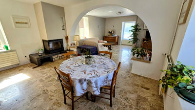 Propriété - 251 m² - 9 pièces