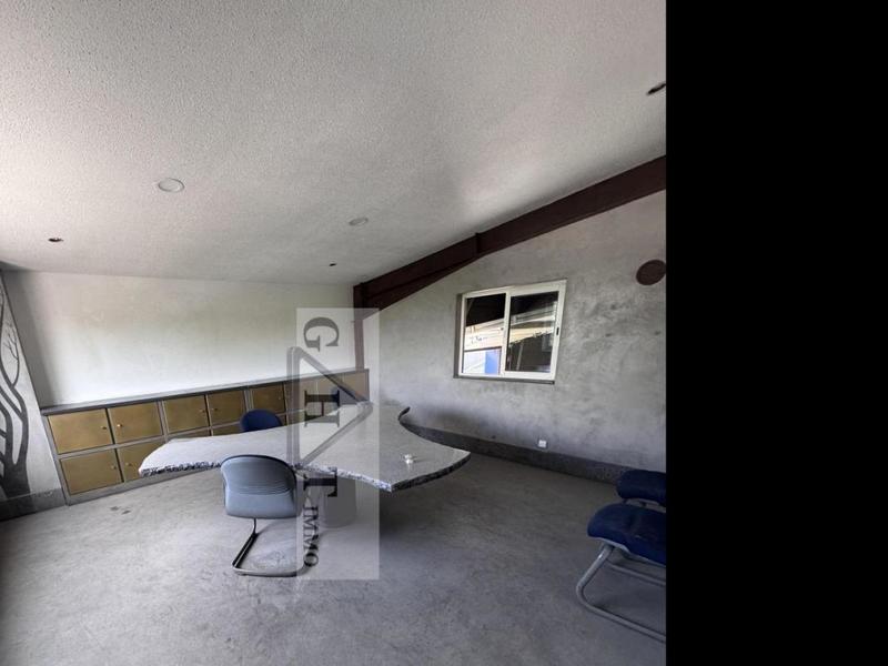 Entrepôt - 1 100 m²