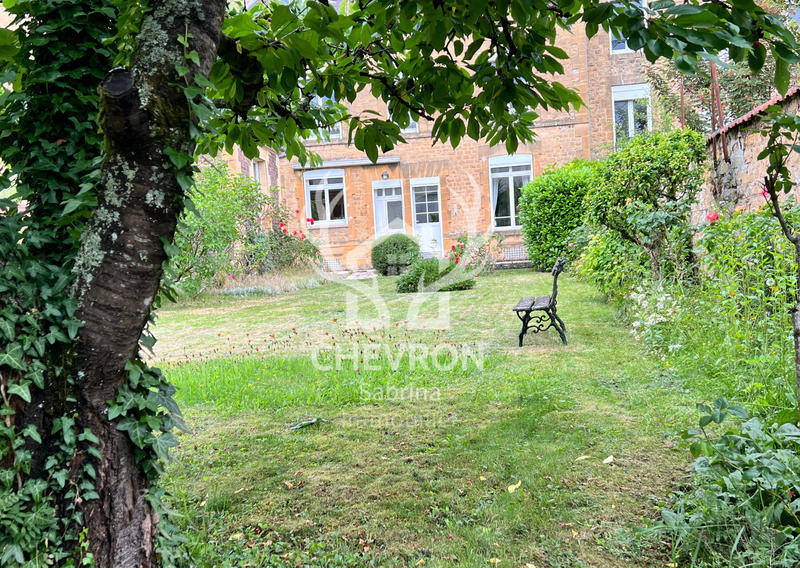 Maison - 259 m² - 10 pièces