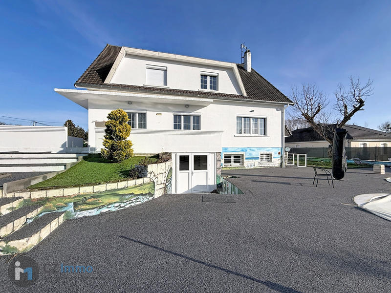 Maison - 246 m² - 6 pièces