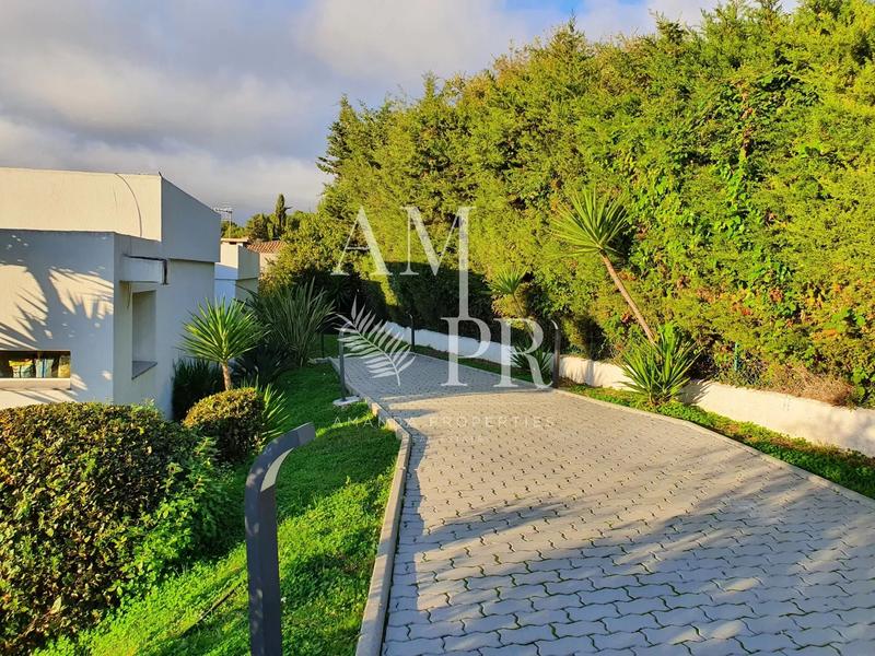 Maison - 262 m² - 7 pièces