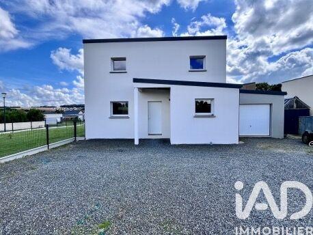 Maison - 94 m² - 5 pièces