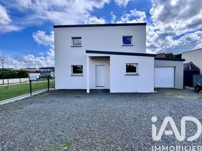 Maison - 94 m² - 5 pièces