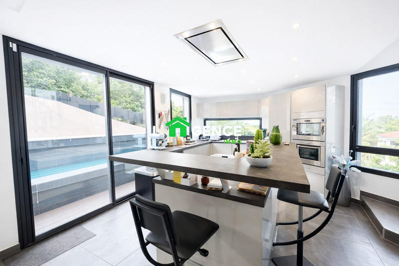 Villa - 160 m² - 6 pièces