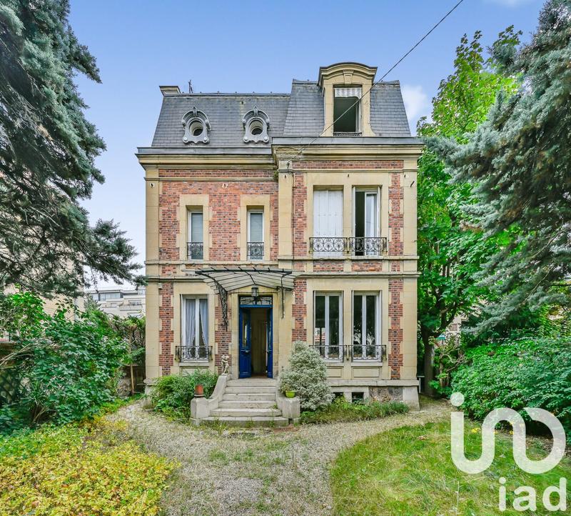 Maison - 243 m² - 8 pièces