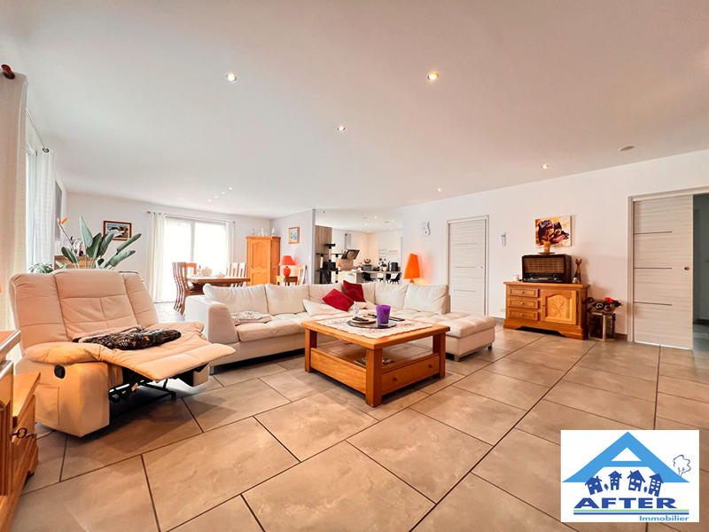 Maison - 202 m² - 6 pièces