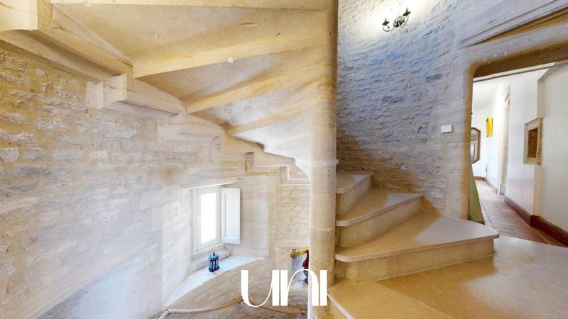 Maison de maîtres - 655 m² - 9 pièces