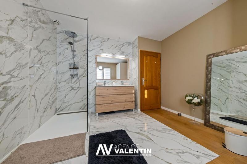 Maison - 195 m² - 6 pièces