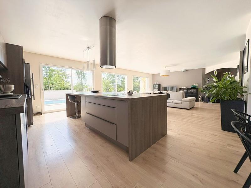 Maison - 141 m² - 6 pièces