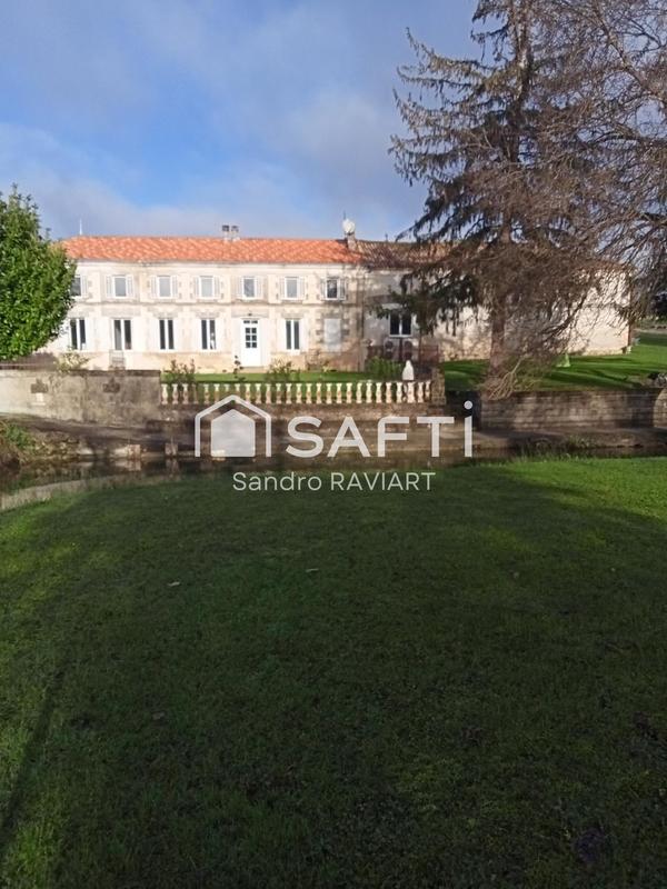 Maison - 305 m² - 9 pièces