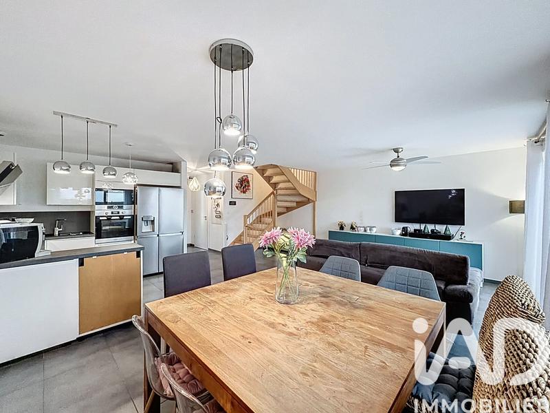 Maison - 92 m² - 5 pièces