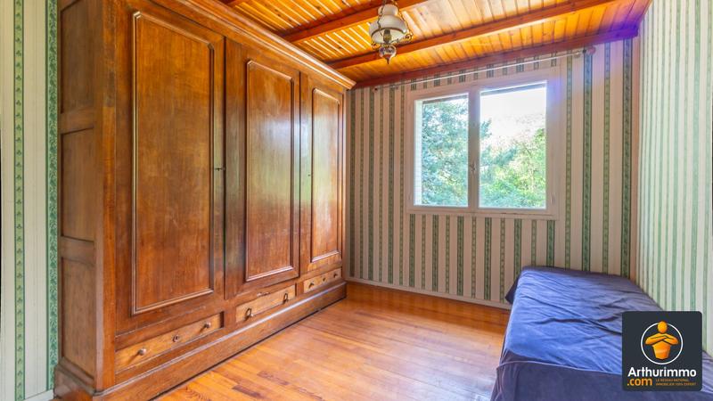 Maison - 240 m² - 8 pièces