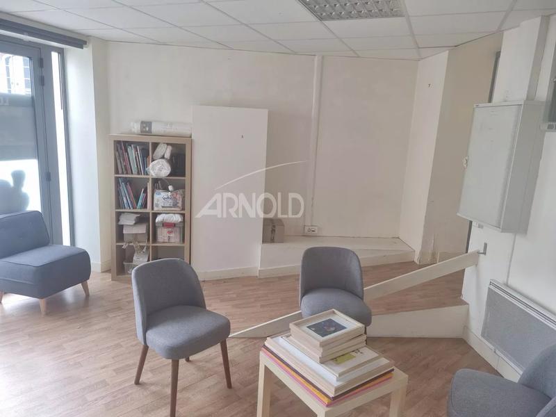 Local commercial - 110 m² - 6 pièces