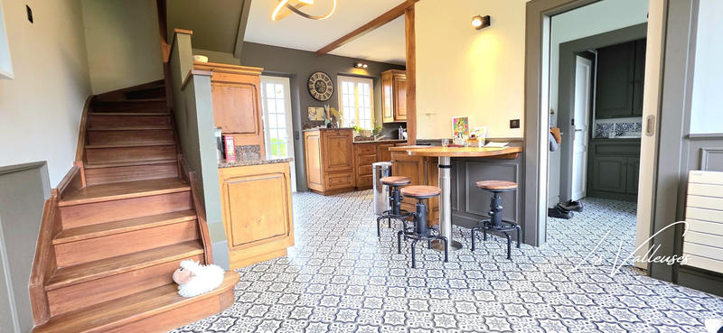 Maison - 300 m² - 8 pièces