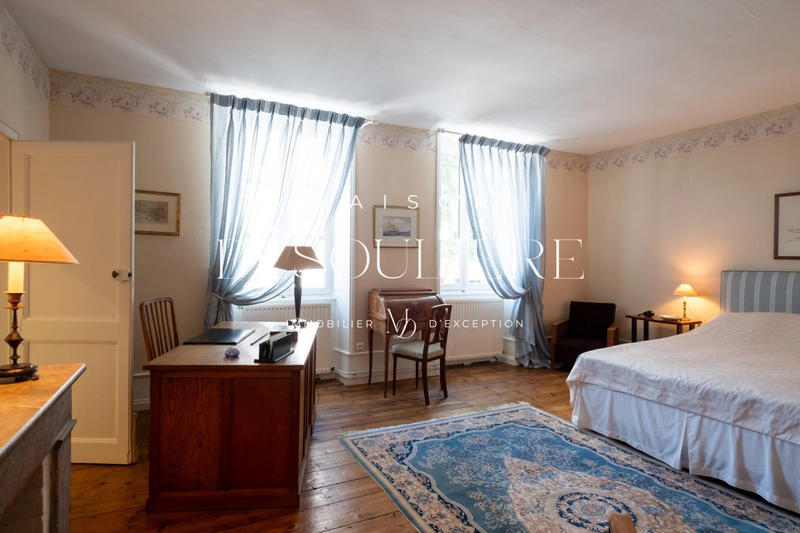 Maison - 300 m² - 7 pièces