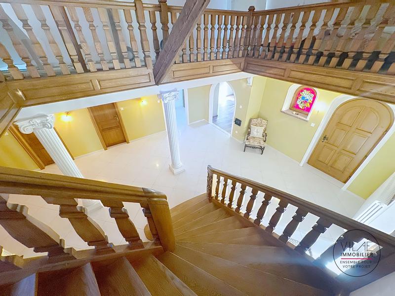 Maison - 285 m² - 8 pièces