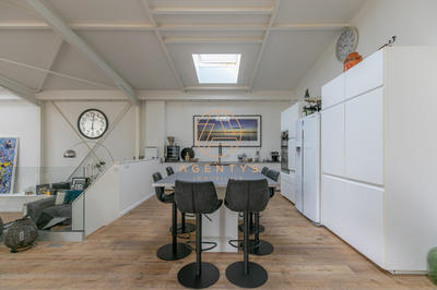 Maison - 276 m² - 8 pièces