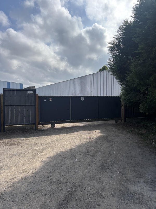 Local d'activités - 220 m²