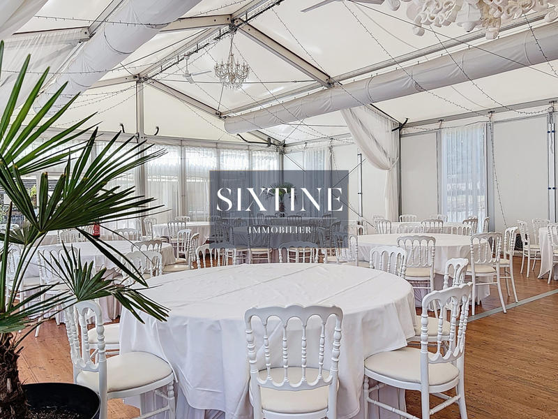 Maison - 3 008 m² - 45 pièces