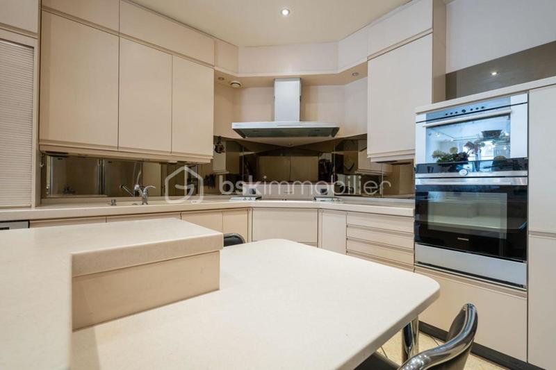 Appartement - 211 m² - 5 pièces