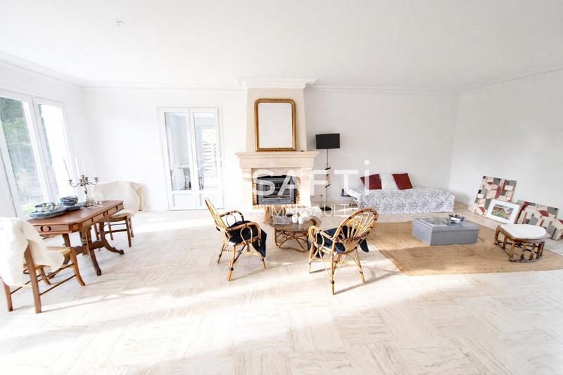 Maison - 271 m² - 8 pièces