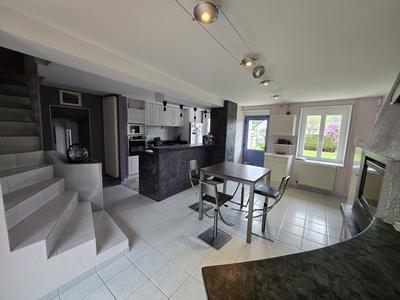 Maison - 275 m² - 9 pièces