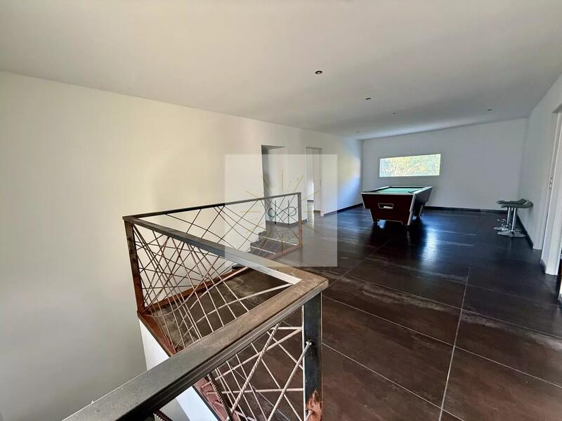 Maison - 184 m² - 7 pièces