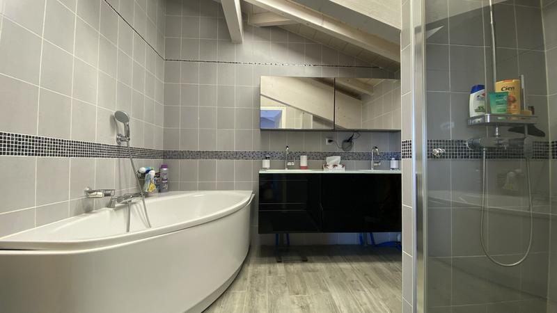 Maison - 220 m² - 7 pièces