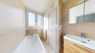 Maison - 85 m² - 5 pièces