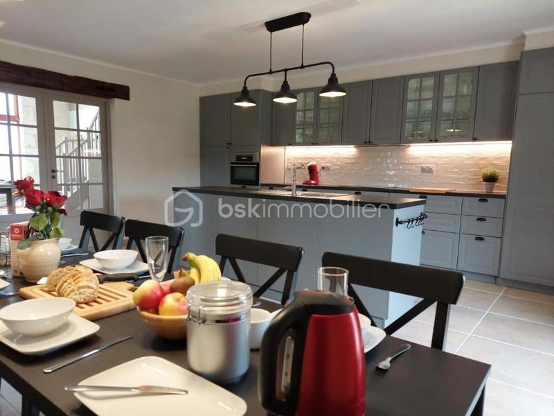 Demeure - 337 m² - 12 pièces