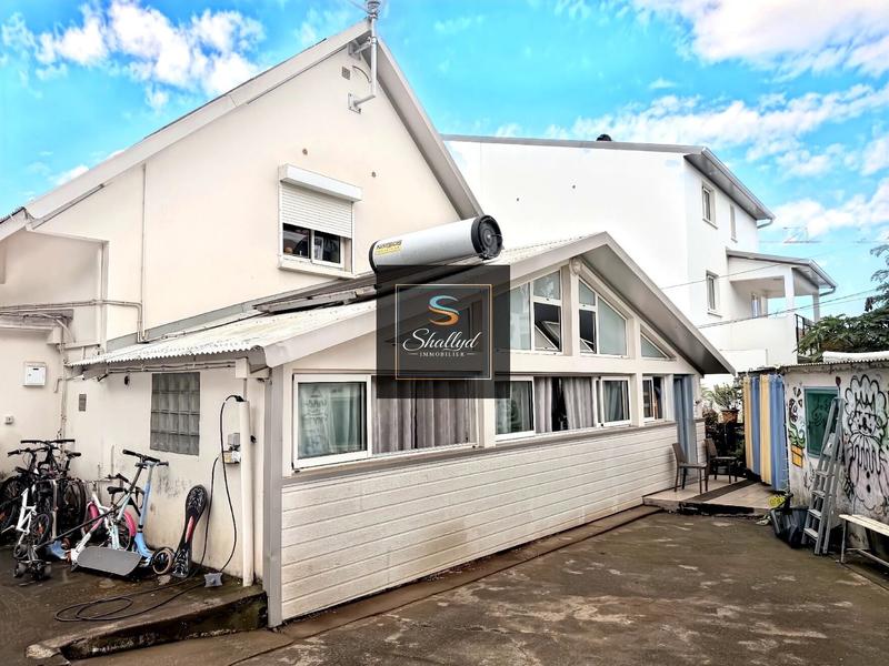 Maison - 205 m² - 9 pièces