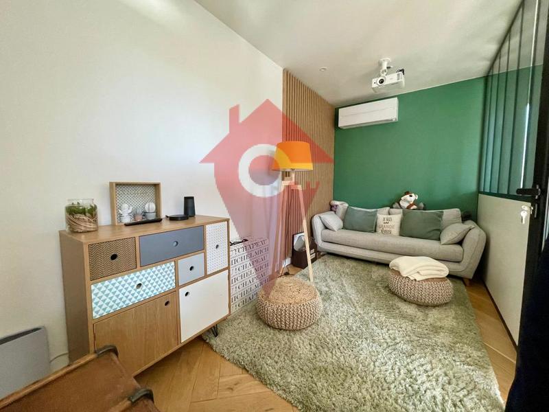 Maison - 212 m² - 7 pièces