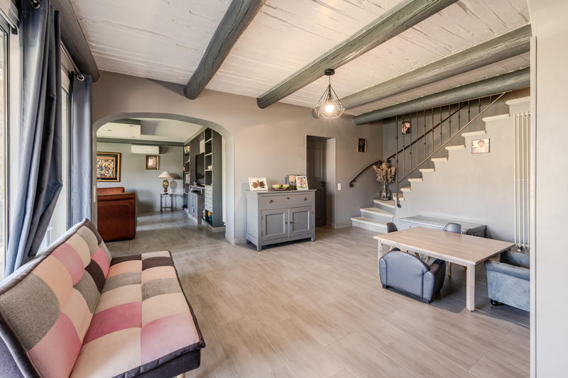 Propriété - 260 m² - 9 pièces