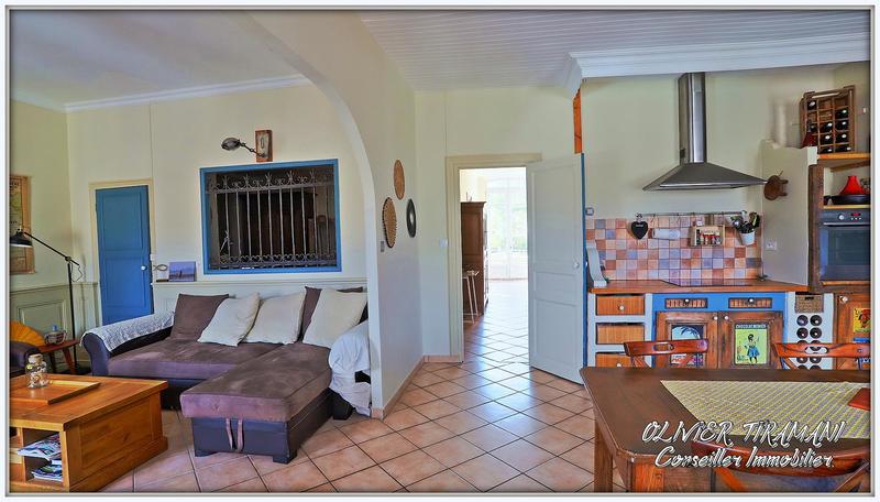 Villa - 232 m² - 6 pièces