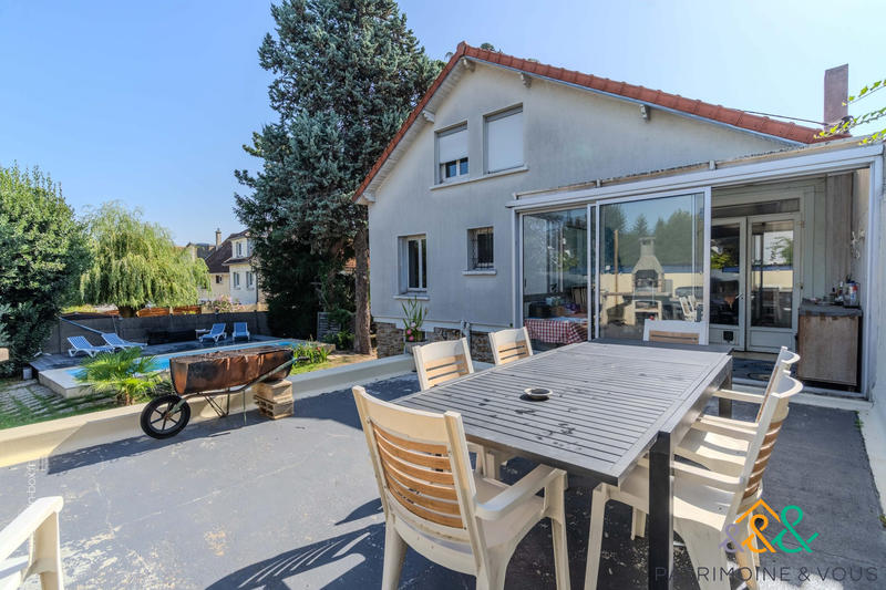 Maison traditionnelle - 150 m² - 7 pièces