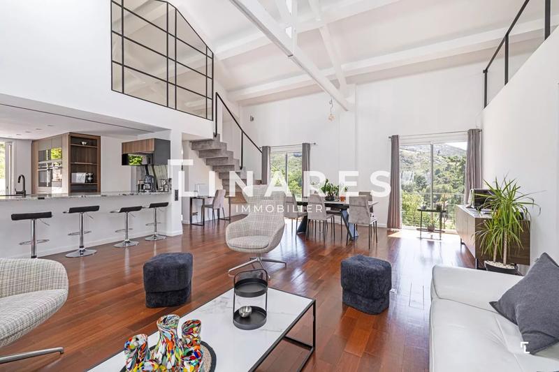 Maison - 239 m² - 6 pièces