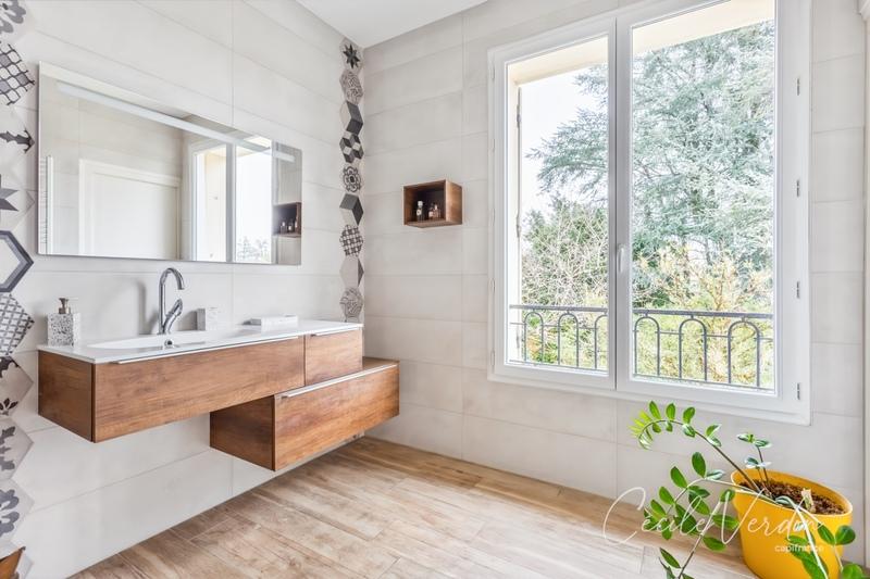 Maison de ville - 250 m² - 11 pièces