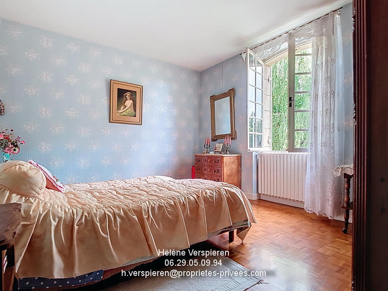 Maison - 217 m² - 10 pièces