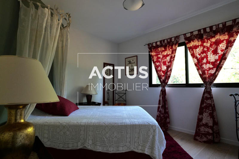 Maison - 210 m² - 7 pièces