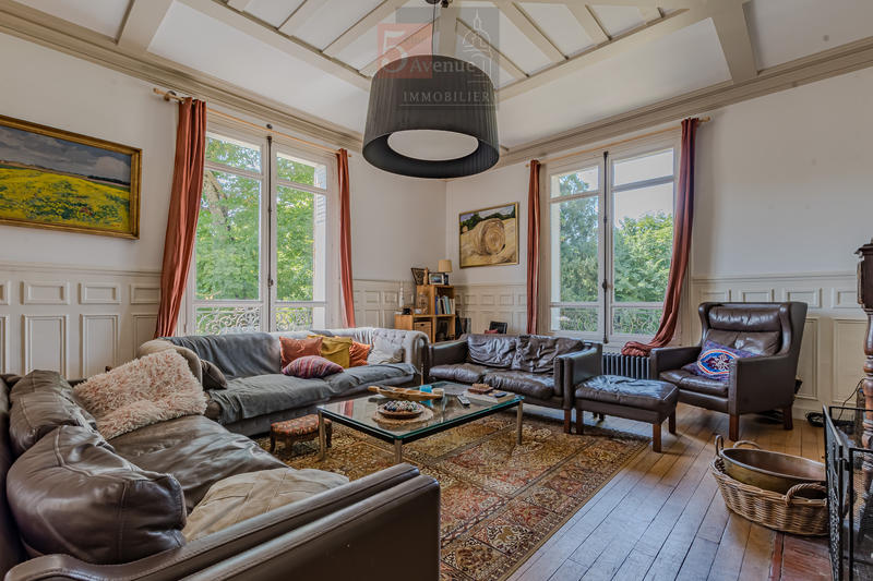 Maison - 300 m² - 9 pièces