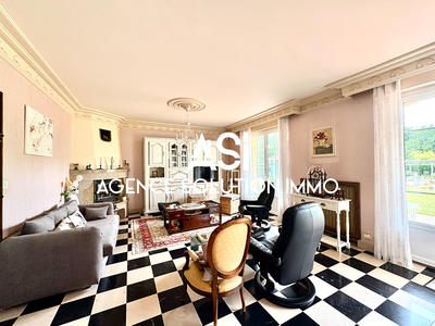 Maison - 214 m² - 8 pièces