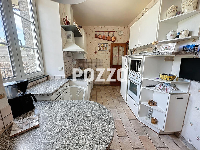 Maison - 185 m² - 8 pièces