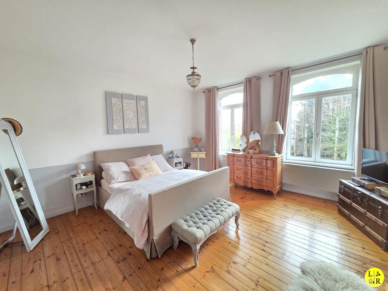 Maison - 327 m² - 10 pièces